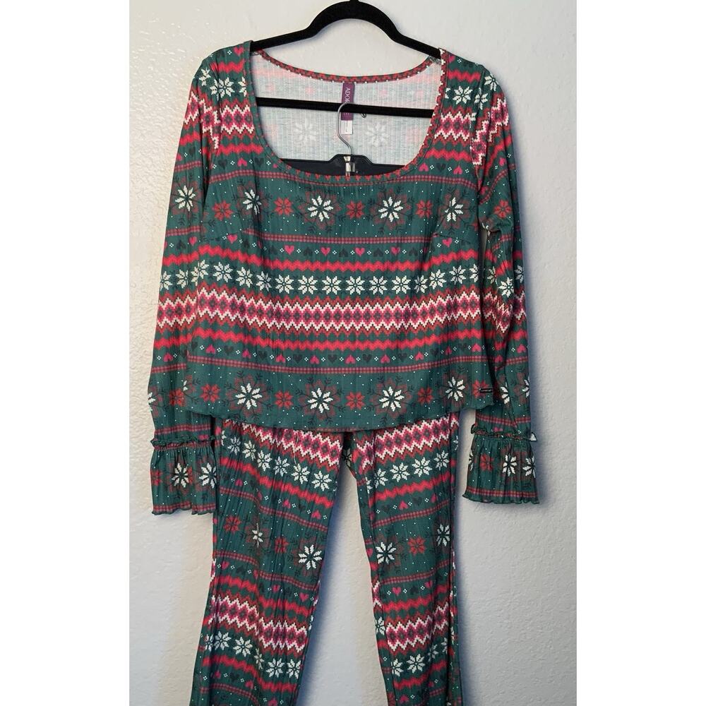 Adore Me Womens L Pajama PJ Sleepwear Christmas Snow Flakes Hearts Fair Isle NWT